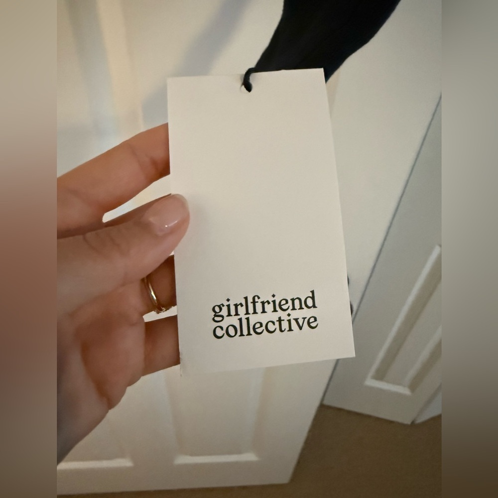 NWT Girlfriend Collective Black Crewneck - Picture 4 of 5